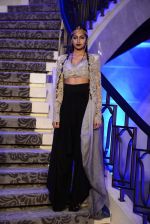Model walk the ramp for Anamika Khanna Grand Finale Show at Lakme Fashion Week 2015 Day 5 on 22nd March 2015  (148)_550fe13bce4f4.JPG