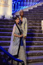 Model walk the ramp for Anamika Khanna Grand Finale Show at Lakme Fashion Week 2015 Day 5 on 22nd March 2015  (164)_550fe15ee93b4.JPG