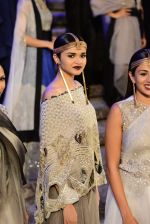 Model walk the ramp for Anamika Khanna Grand Finale Show at Lakme Fashion Week 2015 Day 5 on 22nd March 2015  (192)_550fe16346906.JPG