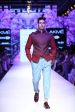 Model walk the ramp for Kunal Anil Tanna Show at Lakme Fashion Week 2015 Day 5 on 22nd March 2015 (56)_550fdc4136067.JPG