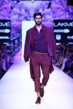 Model walk the ramp for Kunal Anil Tanna Show at Lakme Fashion Week 2015 Day 5 on 22nd March 2015 (72)_550fdc61ed96b.JPG