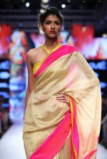 Model walk the ramp for Mandira Bedi Show at Lakme Fashion Week 2015 Day 5 on 22nd March 2015 (26)_550fdb158f42f.JPG