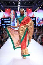 Model walk the ramp for Mandira Bedi Show at Lakme Fashion Week 2015 Day 5 on 22nd March 2015 (30)_550fdb1cc09ae.JPG