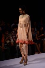 Model walk the ramp for Ridhi Mehra Show at Lakme Fashion Week 2015 Day 5 on 22nd March 2015 (148)_55100a1eee88b.JPG