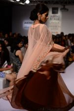 Model walk the ramp for Ridhi Mehra Show at Lakme Fashion Week 2015 Day 5 on 22nd March 2015 (170)_55100a45d8f9b.JPG