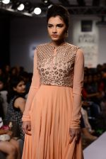 Model walk the ramp for Ridhi Mehra Show at Lakme Fashion Week 2015 Day 5 on 22nd March 2015 (185)_55100a5d19220.JPG