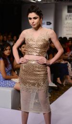 Model walk the ramp for Ridhi Mehra Show at Lakme Fashion Week 2015 Day 5 on 22nd March 2015 (22)_5510095ca58dd.JPG