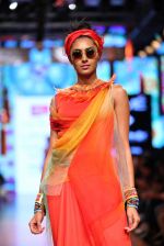 Model walk the ramp for Tarun Tahiliani Show at Lakme Fashion Week 2015 Day 5 on 22nd March 2015 (10)_550fdce980084.JPG