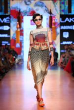 Model walk the ramp for Tarun Tahiliani Show at Lakme Fashion Week 2015 Day 5 on 22nd March 2015 (101)_550fde1200d52.JPG