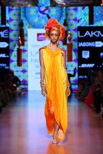 Model walk the ramp for Tarun Tahiliani Show at Lakme Fashion Week 2015 Day 5 on 22nd March 2015 (12)_550fdced53217.JPG