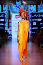 Model walk the ramp for Tarun Tahiliani Show at Lakme Fashion Week 2015 Day 5 on 22nd March 2015 (13)_550fdcee64405.JPG