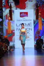 Model walk the ramp for Tarun Tahiliani Show at Lakme Fashion Week 2015 Day 5 on 22nd March 2015 (169)_550fdebb232c0.JPG