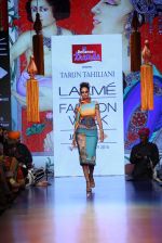 Model walk the ramp for Tarun Tahiliani Show at Lakme Fashion Week 2015 Day 5 on 22nd March 2015 (170)_550fdebc16712.JPG