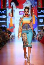 Model walk the ramp for Tarun Tahiliani Show at Lakme Fashion Week 2015 Day 5 on 22nd March 2015 (174)_550fdec2509f9.JPG