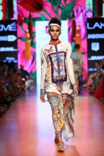 Model walk the ramp for Tarun Tahiliani Show at Lakme Fashion Week 2015 Day 5 on 22nd March 2015 (60)_550fdd54c36a9.JPG