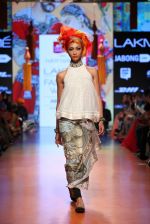 Model walk the ramp for Tarun Tahiliani Show at Lakme Fashion Week 2015 Day 5 on 22nd March 2015 (94)_550fddeb633d9.JPG