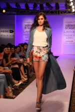 Model walk the ramp for Vernadah Show at Lakme Fashion Week 2015 Day 5 on 22nd March 2015 (21)_550ff5c26718d.jpg