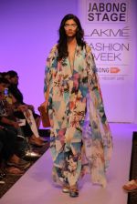 Model walk the ramp for Vernadah Show at Lakme Fashion Week 2015 Day 5 on 22nd March 2015 (49)_550ff5eb49660.jpg