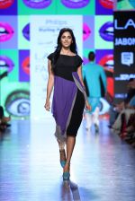 Model walk the ramp for Wendell Rodricks Show at Lakme Fashion Week 2015 Day 5 on 22nd March 2015 (136)_550fddc4576eb.JPG