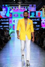 Model walk the ramp for Wendell Rodricks Show at Lakme Fashion Week 2015 Day 5 on 22nd March 2015 (154)_550fde260e707.JPG