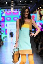 Model walk the ramp for Wendell Rodricks Show at Lakme Fashion Week 2015 Day 5 on 22nd March 2015 (167)_550fde57579d3.JPG