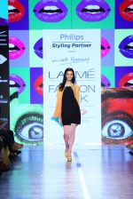 Model walk the ramp for Wendell Rodricks Show at Lakme Fashion Week 2015 Day 5 on 22nd March 2015 (63)_550fdcf252b00.JPG