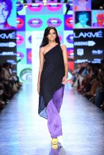 Model walk the ramp for Wendell Rodricks Show at Lakme Fashion Week 2015 Day 5 on 22nd March 2015 (87)_550fdd21ce3ca.JPG