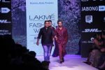Raj Kumar Yadav walk the ramp for Kunal Anil Tanna Show at Lakme Fashion Week 2015 Day 5 on 22nd March 2015  (13)_550fdc2f4d061.JPG