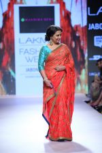 Shabana Azmi walk the ramp for Mandira Bedi Show at Lakme Fashion Week 2015 Day 5 on 22nd March 2015 (26)_550fdb398e6cd.JPG