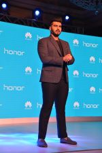  Arjun Kapoor launch honour 6 plus and honor  4X smartphone at tajplace in new delhi on 24th March 2015 (1)_551279db1322e.jpg