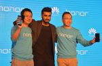  Arjun Kapoor launch honour 6 plus and honor  4X smartphone at tajplace in new delhi on 24th March 2015 (3)_551279e4cf65a.jpg