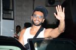 Ranveer Singh snapped post pack up at shoot in Mehboob on 24th March 2015 (12)_551258e3055e9.JPG