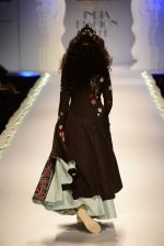 Model walk the ramp for Anju Modi on day 1 of Amazon India Fashion Week on 25th March 2015 (145)_5513cccce4682.JPG