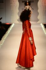 Model walk the ramp for Anju Modi on day 1 of Amazon India Fashion Week on 25th March 2015 (154)_5513cd0217e4d.JPG