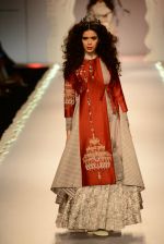 Model walk the ramp for Anju Modi on day 1 of Amazon India Fashion Week on 25th March 2015 (177)_5513cd896e0af.JPG