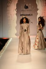 Model walk the ramp for Anju Modi on day 1 of Amazon India Fashion Week on 25th March 2015 (185)_5513cdba726d5.JPG