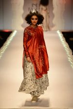 Model walk the ramp for Anju Modi on day 1 of Amazon India Fashion Week on 25th March 2015 (197)_5513cded7e989.JPG
