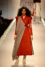Model walk the ramp for Anju Modi on day 1 of Amazon India Fashion Week on 25th March 2015 (220)_5513ce34adf38.JPG