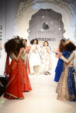 Model walk the ramp for Anju Modi on day 1 of Amazon India Fashion Week on 25th March 2015 (351)_5513cfd1d78d2.JPG