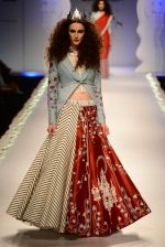 Model walk the ramp for Anju Modi on day 1 of Amazon India Fashion Week on 25th March 2015 (76)_5513cb9d6d7a9.JPG