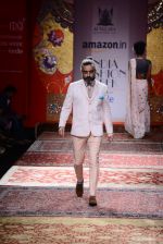 Model walk the ramp for JJ Valaya on day 1 of Amazon India Fashion Week on 25th March 2015 (115)_5513cec1e8879.JPG