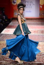 Model walk the ramp for JJ Valaya on day 1 of Amazon India Fashion Week on 25th March 2015 (172)_5513cf70e1341.JPG