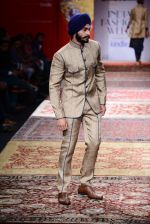 Model walk the ramp for JJ Valaya on day 1 of Amazon India Fashion Week on 25th March 2015 (209)_5513d0195075e.JPG