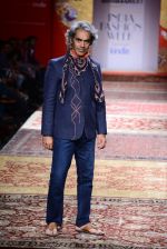 Model walk the ramp for JJ Valaya on day 1 of Amazon India Fashion Week on 25th March 2015 (274)_5513d09c56679.JPG