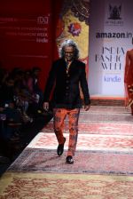 Model walk the ramp for JJ Valaya on day 1 of Amazon India Fashion Week on 25th March 2015 (319)_5513d0ffbe3f1.JPG
