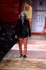 Model walk the ramp for JJ Valaya on day 1 of Amazon India Fashion Week on 25th March 2015 (320)_5513d1012343c.JPG