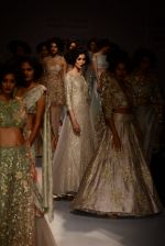 Model walk the ramp for Payal Singhal on day 1 of Amazon India Fashion Week on 25th March 2015 (228)_5513d5ad16940.JPG