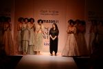 Model walk the ramp for Payal Singhal on day 1 of Amazon India Fashion Week on 25th March 2015 (237)_5513d5c0753a2.JPG