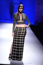 Model walk the ramp for Malini Ramani on day 2 of Amazon India Fashion Week on 26th March 2015 (289)_55152dfbc200d.JPG