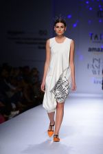 Model walk the ramp for Poonam Bhagat on day 4 of Amazon India Fashion Week on 28th March 2015 (19)_5517e6472fe8b.JPG